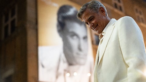 Jay Kelly: la recensione del film con George Clooney e Adam Sandler presentato al Festival di Venezia