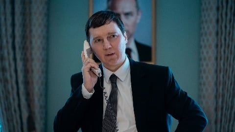 Il mago del Cremlino, la recensione del film di Olivier Assayas con Paul Dano e Jude Law Il mago del Cremlino, la recensione del film di Olivier Assayas con Paul Dano e Jude Law