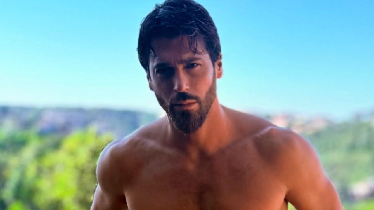 can yaman condivide scatti super hot su instagram super sexy sotto la doccia