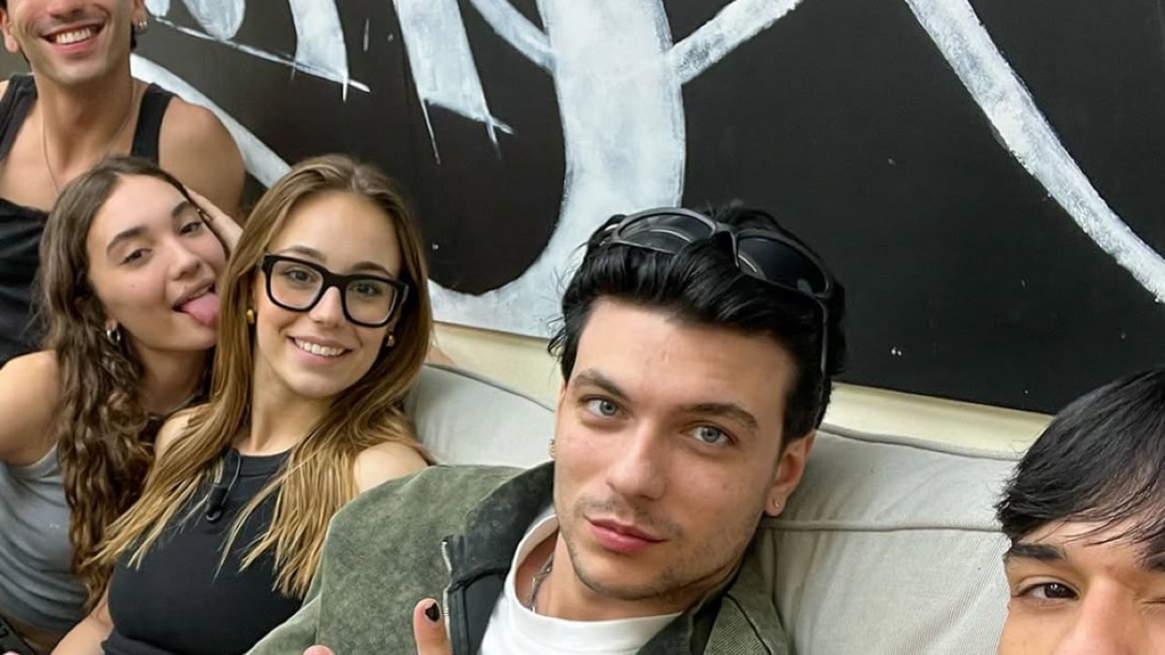 amici i cantanti dell ultima edizione riportano risultati deludenti i loro dischi sono flop