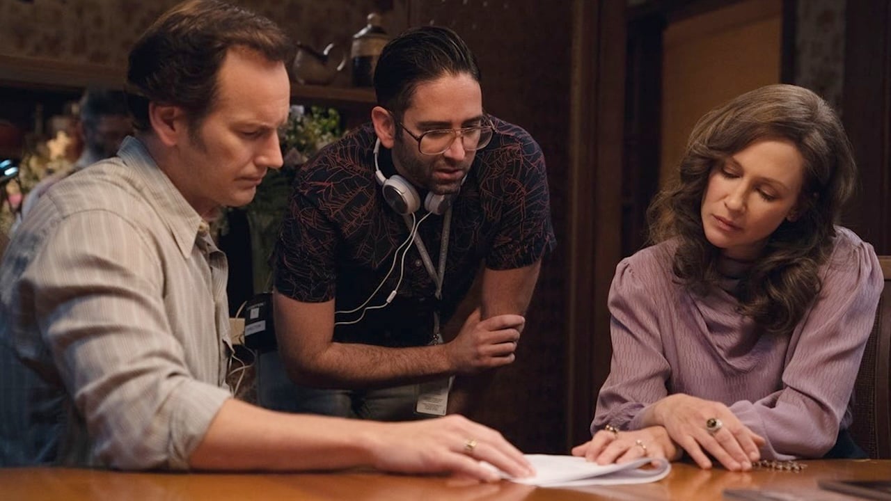 The Conjuring   Il rito finale, il regista Michael Chaves: "Ho ripreso il vibe anni 80 da Poltergeist e da Il cacciatore"