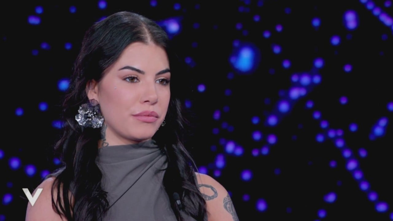 Isola dei Famosi, Chiara Balistreri rivela: "Vittima di minacce, denunciare è necessario" Isola dei Famosi, Chiara Balistreri rivela: "Vittima di minacce, denunciare è necessario"