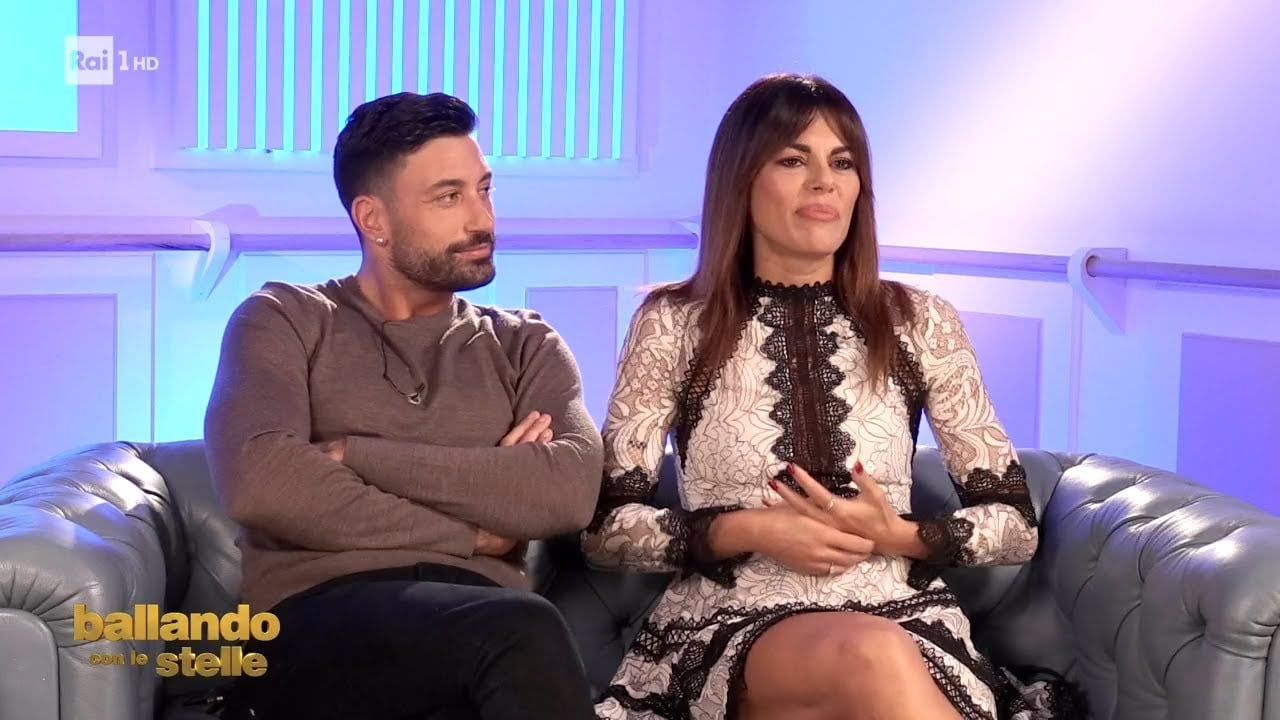 Ballando con le Stelle, Giovanni Pernice festeggia il compleanno con Bianca Guaccero (VIDEO) Ballando con le Stelle, Giovanni Pernice festeggia il compleanno con Bianca Guaccero (VIDEO)