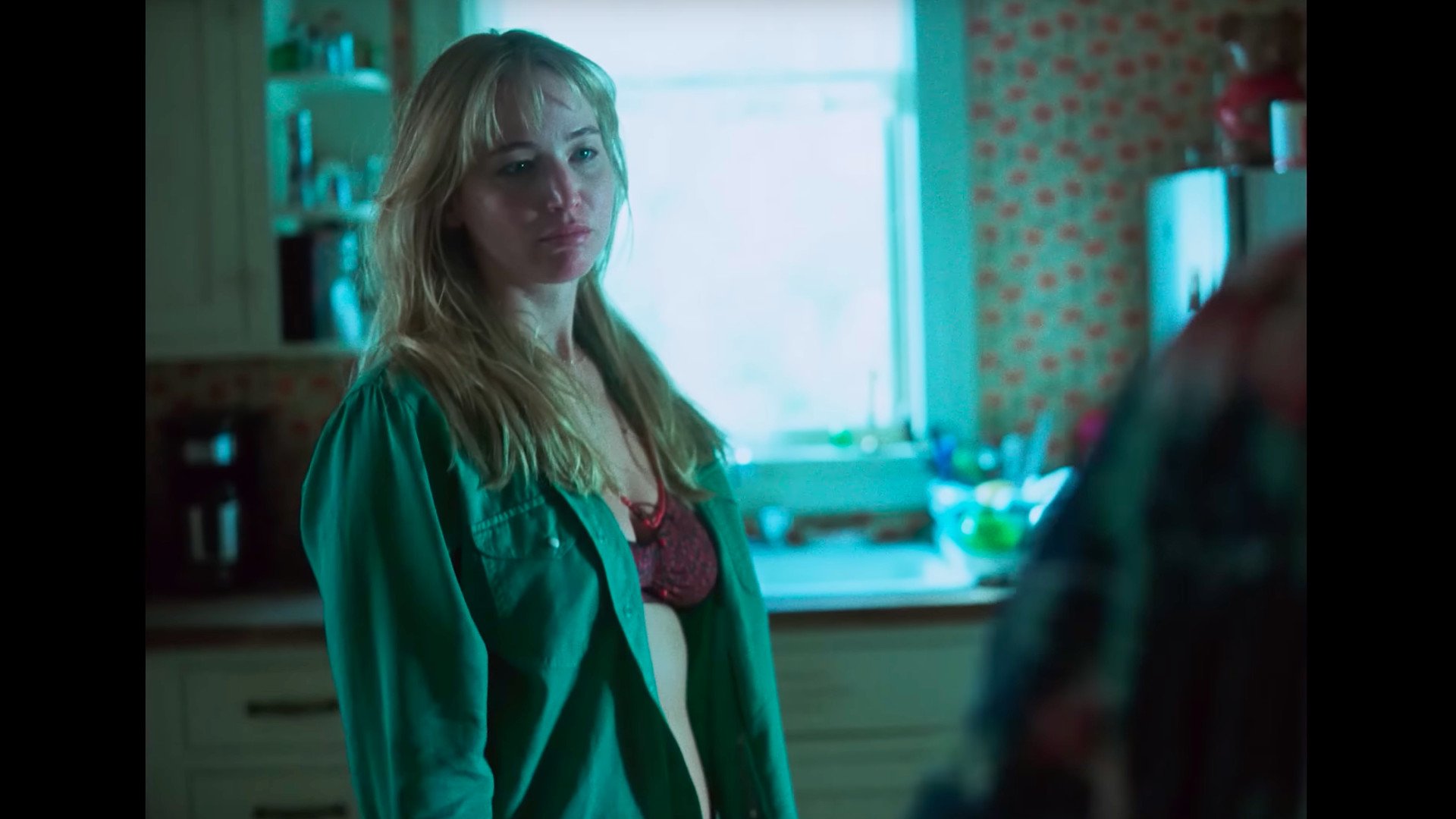 jennifer lawrence e robert pattinson nel primo trailer italiano di die my love