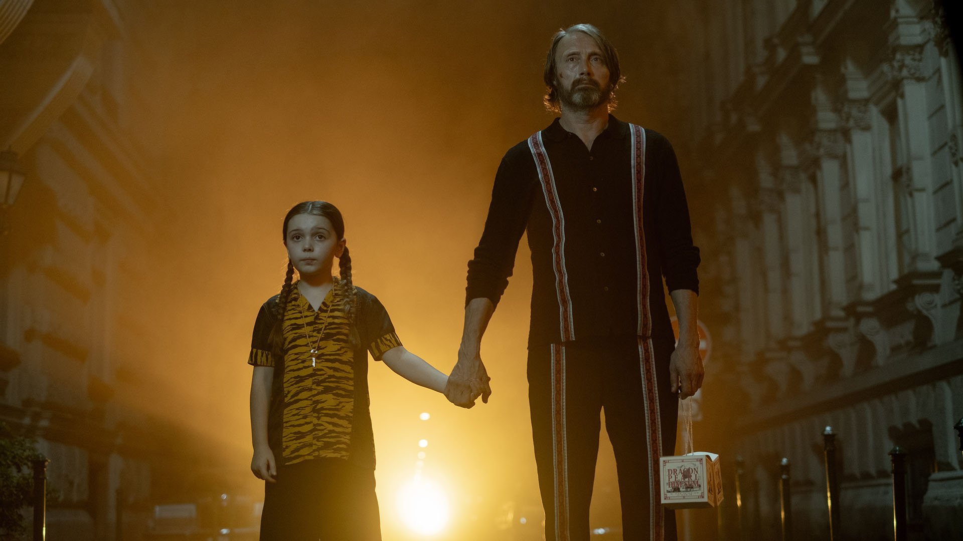 Dust Bunny: il trailer ufficiale del film con Mads Mikkelsen cacciatore di mostri