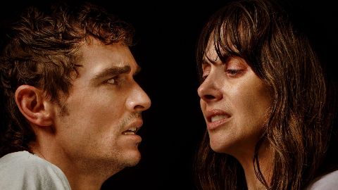 Together, la recensione: la coppia non è un pranzo di gala Together, la recensione: la coppia non è un pranzo di gala