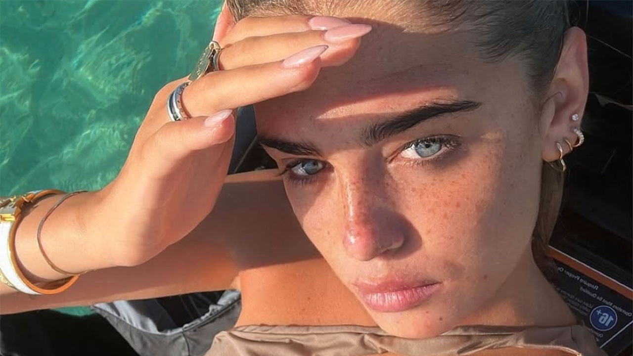 Caroline Tronelli sparisce da Instagram, la scelta della fidanzata di Stefano De Martino