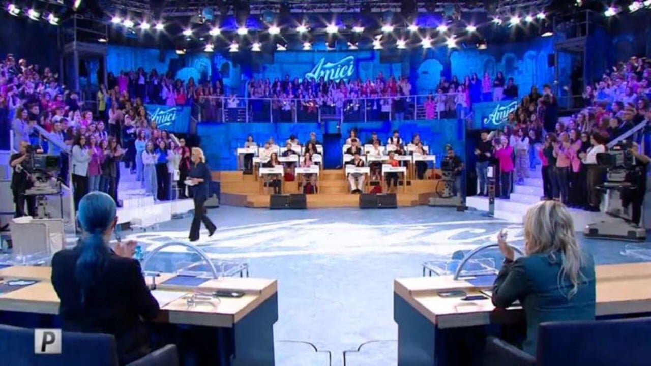 Amici 25, slitta la data d