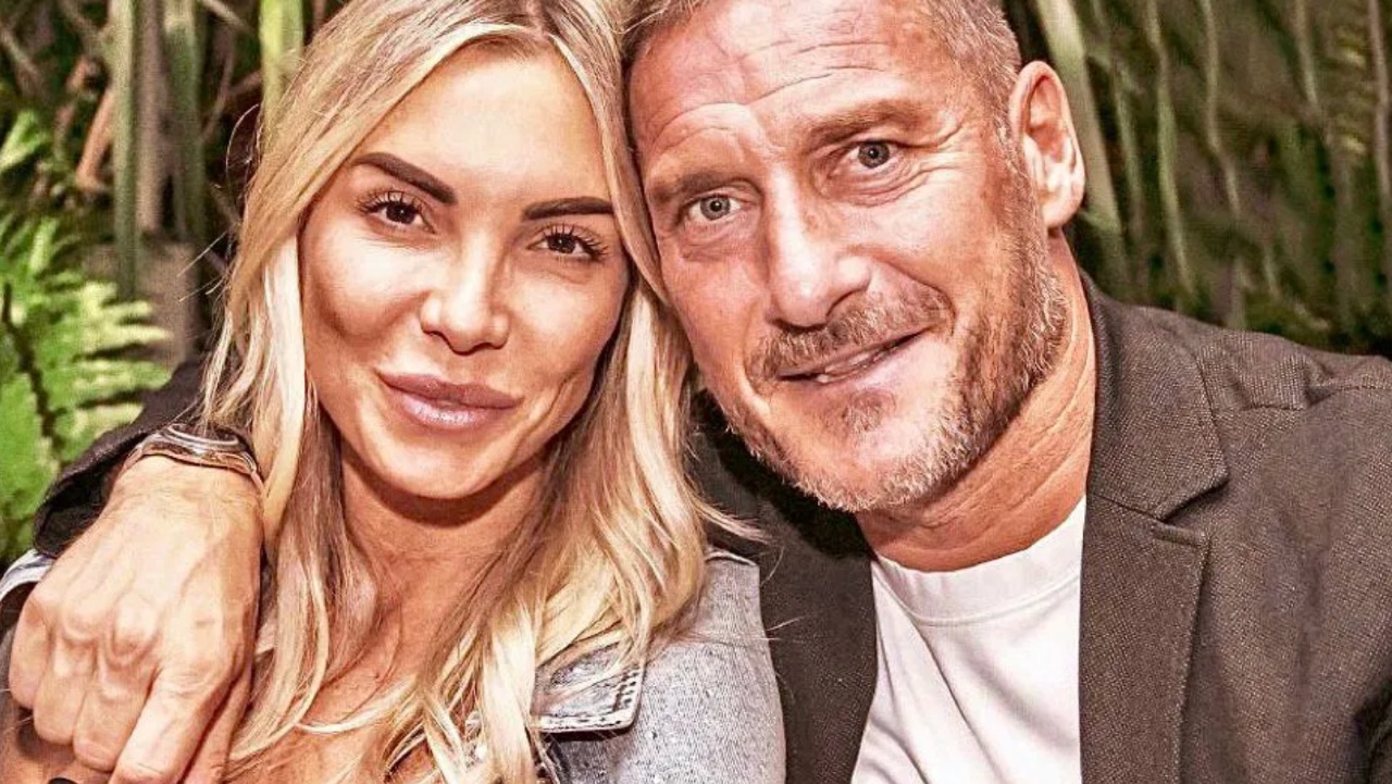 Francesco Totti non bada a spese per festeggiare il terzo anniversario con Noemi Bocchi!