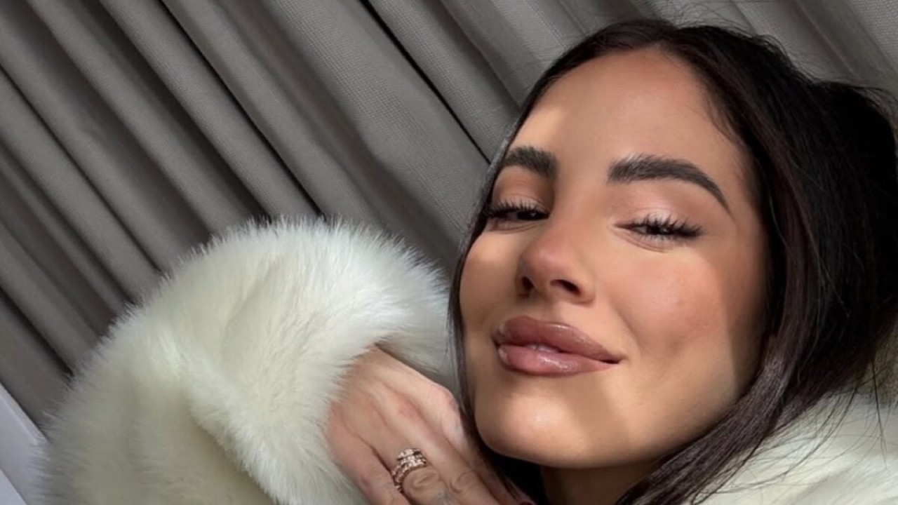 giulia de lellis furiosa sui social per le fake news sulla nascita della figlia priscilla datevi una c di regolata