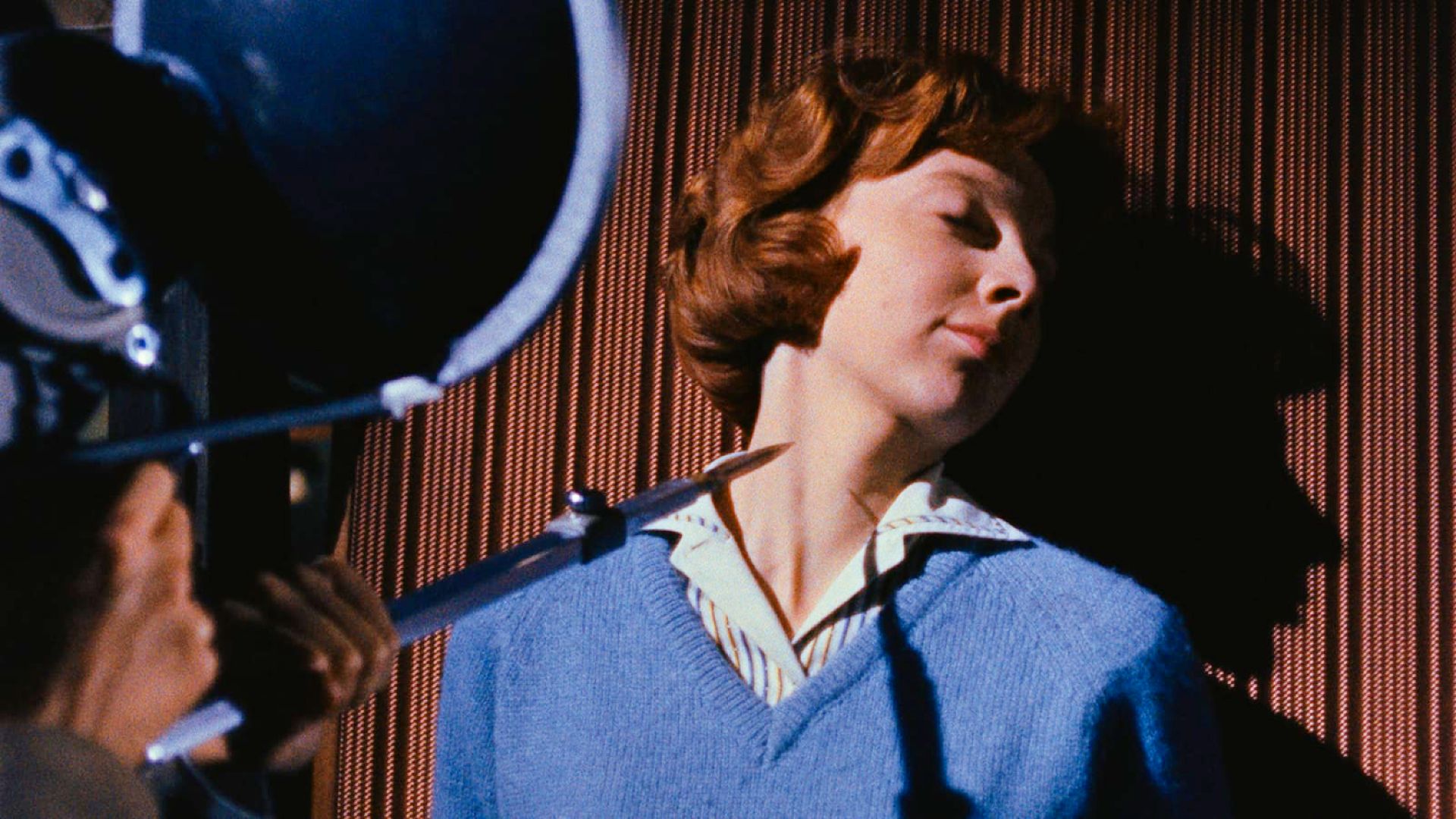peeping tom l occhio che uccide al cinema in 4k ecco il trailer del cult movie di michael powell