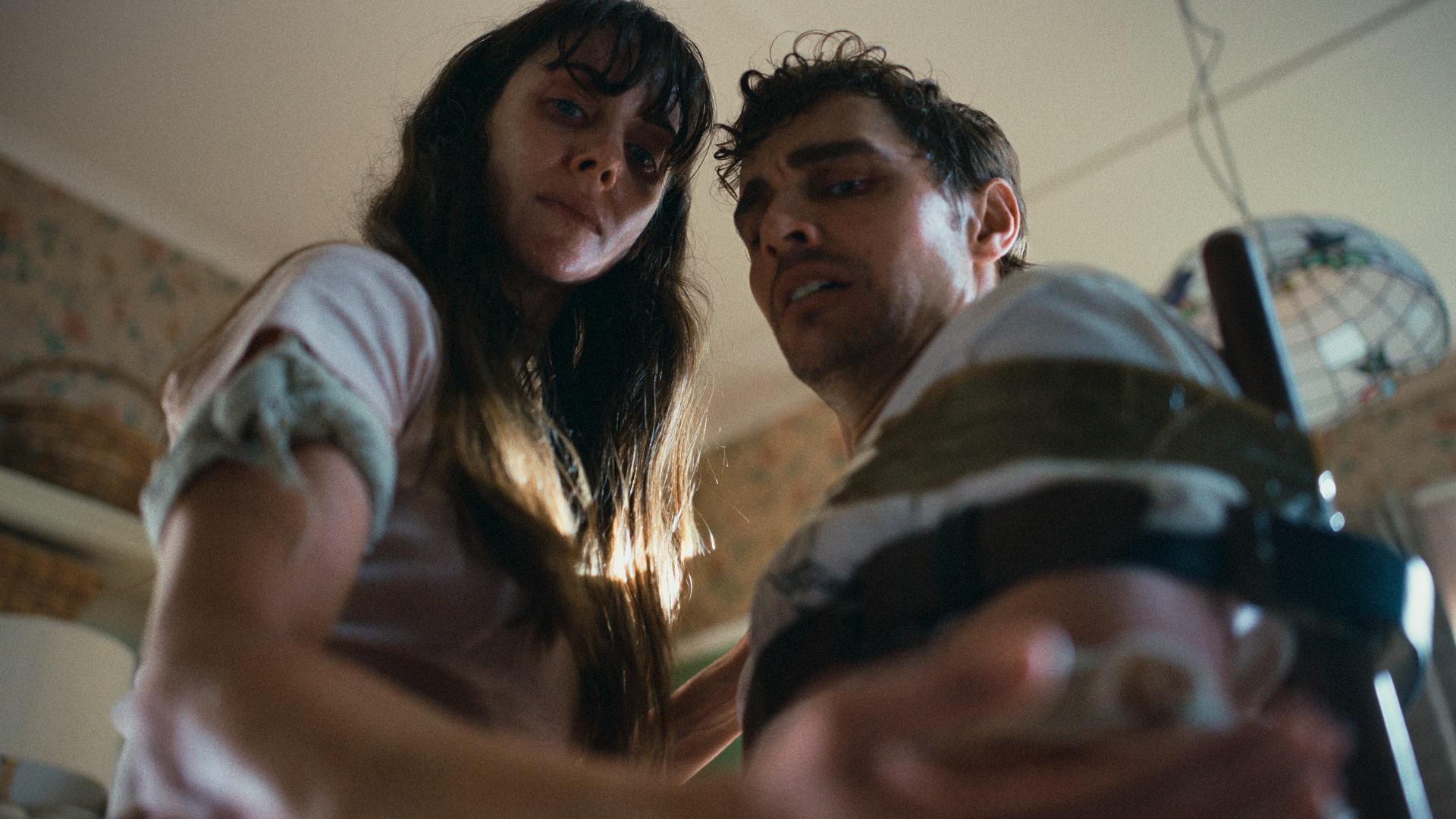 Together: al cinema il body horror romantico che non ci aspettavamo ma che sapevamo di meritarci