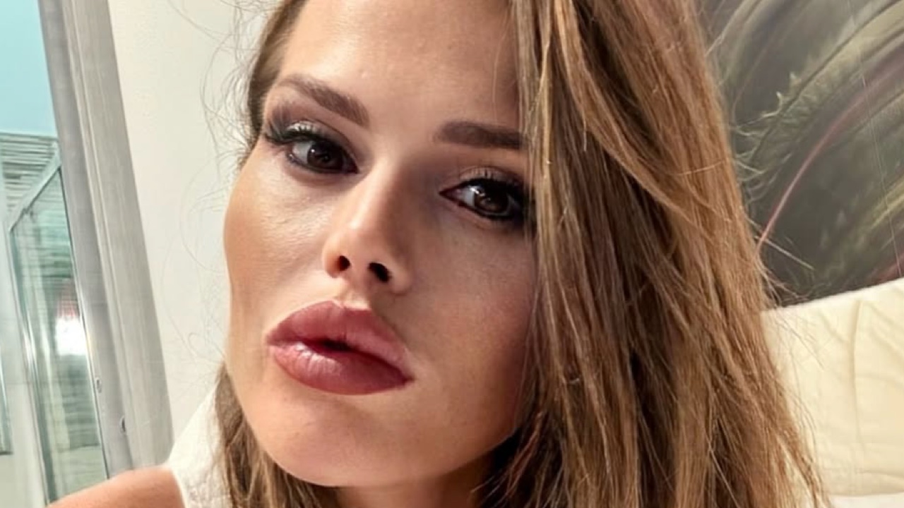 grande fratello carlotta dell isola scoppia in lacrime su instagram cosa 232 successo