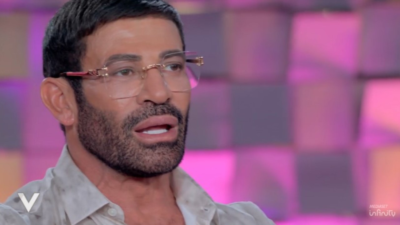 Uomini e Donne, Gianni Sperti si confessa a Verissimo: "Ho toccato il fondo, ma mi sono rialzato"
