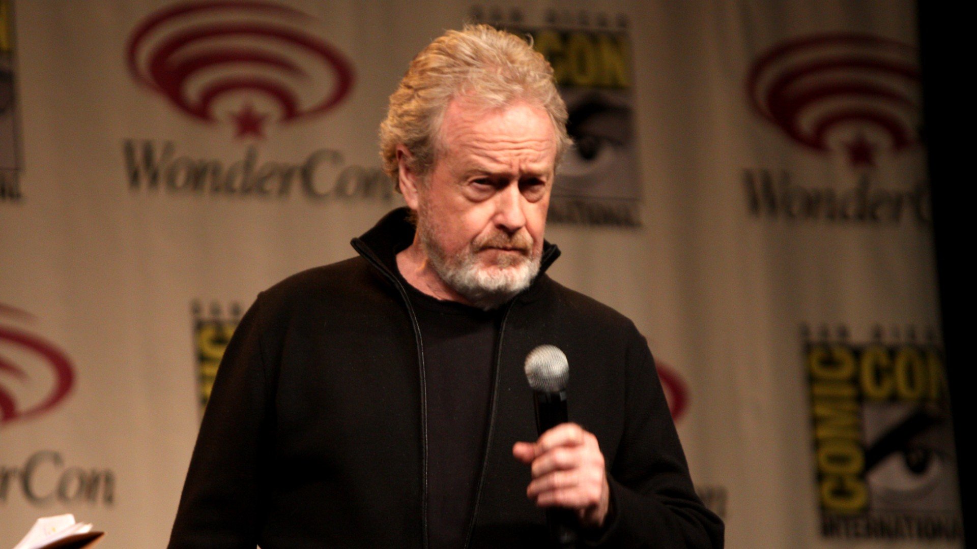 Ridley Scott definisce il cinema di oggi "shit" e preferisce rivedere i suoi film che sono belli