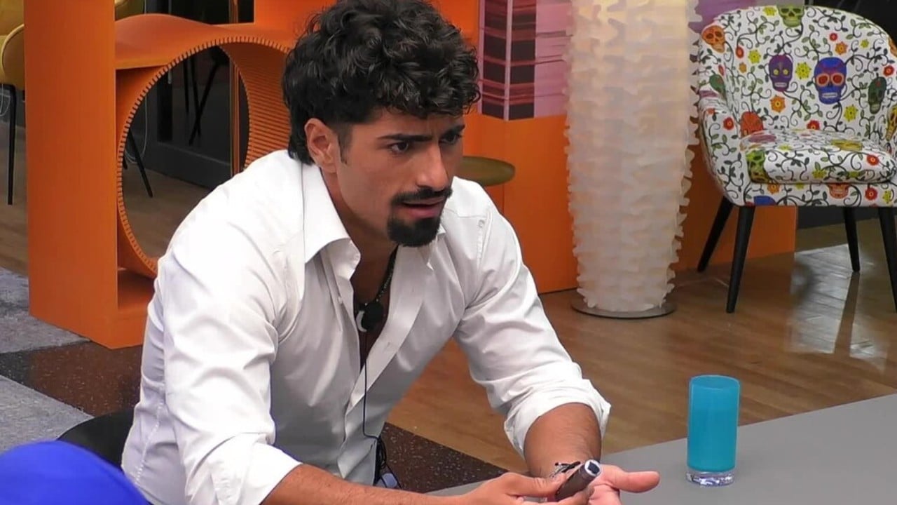 grande fratello giulio carotenuto affronta tutti dopo la diretta sono l unico che qua dentro non finge video
