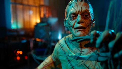 Frankenstein, Jacob Elordi adorava trasformarsi nel mostro: "Le sedute di trucco erano estremamente liberatorie"