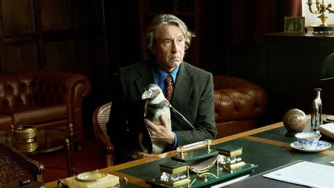 Il Professore e il Pinguino: la recensione del film con Steve Coogan ispirato a una storia vera
