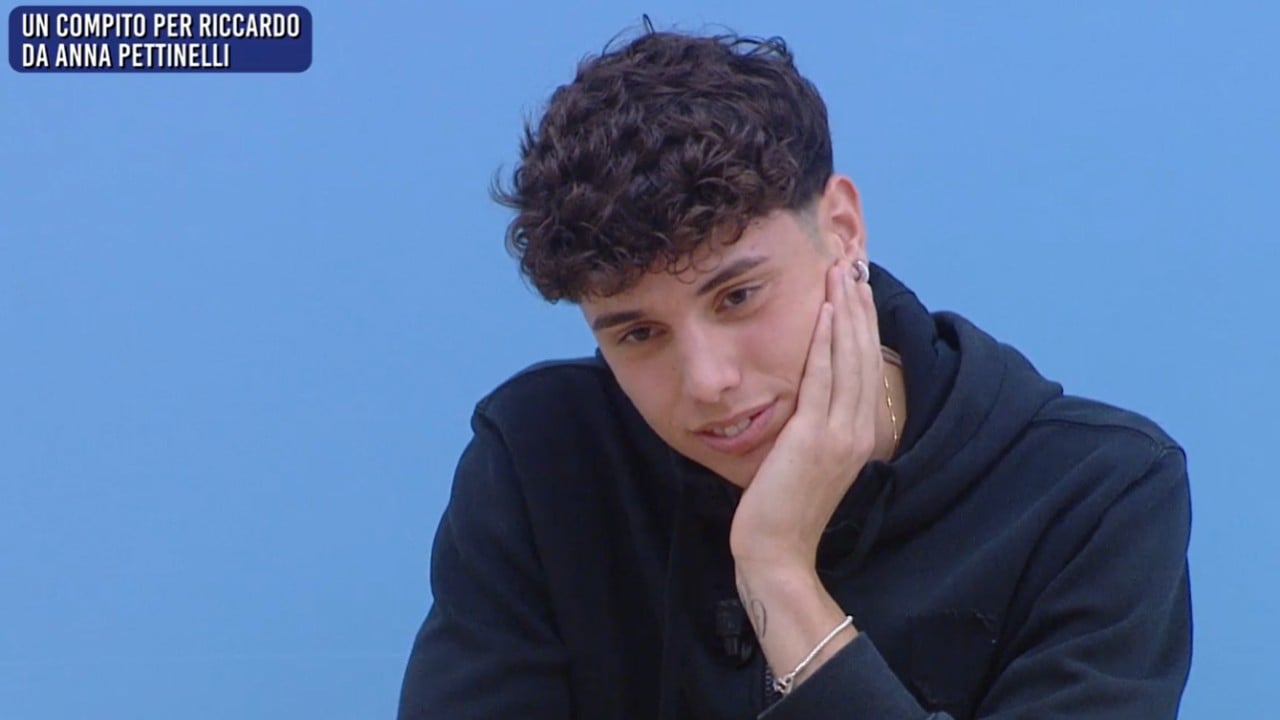 Amici 25, Riccardo finisce nel mirino di Anna Pettinelli: la reazione inaspettata di Rudy Zerbi (VIDEO) Amici 25, Riccardo finisce nel mirino di Anna Pettinelli: la reazione inaspettata di Rudy Zerbi (VIDEO)