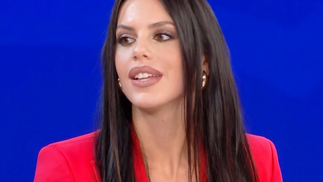 Tale e Quale Show, Antonella Fiordelisi parla del fidanzato Giulio Fratini: "Lo hanno inquadrato e non verrà più in studio" Tale e Quale Show, Antonella Fiordelisi parla del fidanzato Giulio Fratini: "Lo hanno inquadrato e non verrà più in studio"