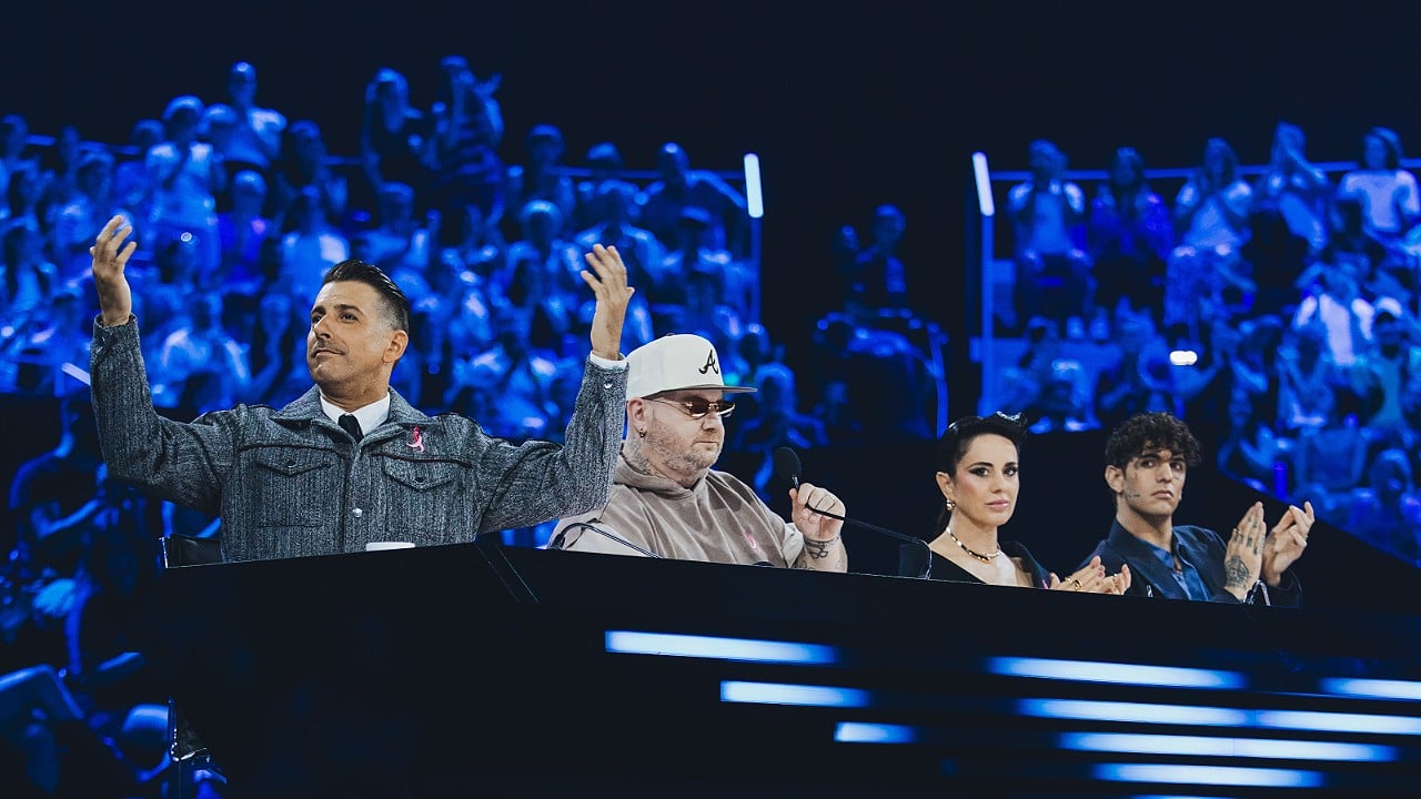x factor 2025 stasera su sky 232 tempo di last call i giudici sceglieranno le loro squadre e i concorrenti resteranno in 12