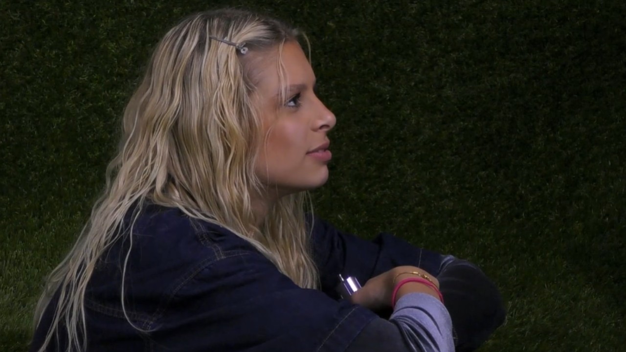 Grande Fratello, Jonas e Giulia a confronto sul loro rapporto: la reazione di lei diventa virale (VIDEO)