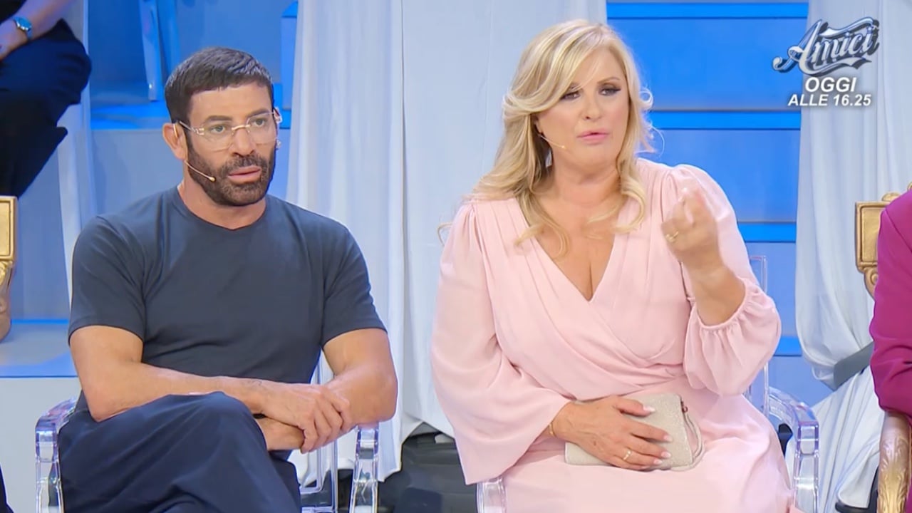 Uomini e Donne, Tina Cipollari protagonista di un programma di Amadeus su Nove Uomini e Donne, Tina Cipollari protagonista di un programma di Amadeus su Nove