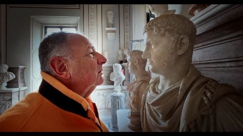 Chi è Johnny Pigozzi, e perché Julien Temple ha diretto un documentario su di lui? Chi è Johnny Pigozzi, e perché Julien Temple ha diretto un documentario su di lui?