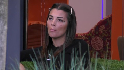 Grande Fratello, Grazia Kendi rivela di avere una cotta per un concorrente: ecco di chi si tratta (VIDEO)