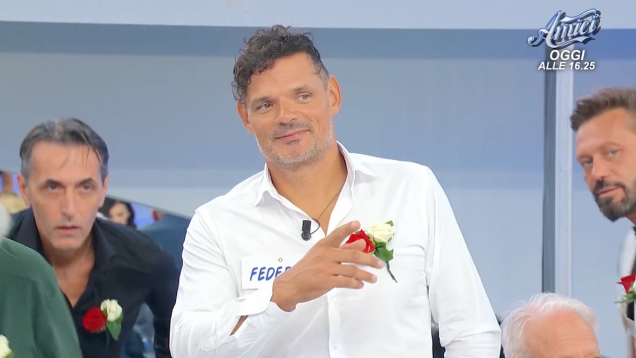 uomini e donne federico mastrostefano scrive alla ex poi viene avvistato a baciare agnese de pasquale