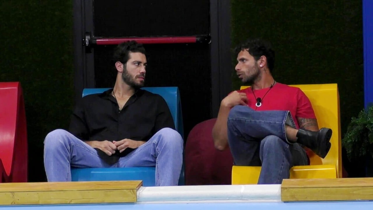 Grande Fratello, Omer e Domenico a confronto su Jonas: "Lui vuole fare sempre il superiore" (VIDEO) Grande Fratello, Omer e Domenico a confronto su Jonas: "Lui vuole fare sempre il superiore" (VIDEO)