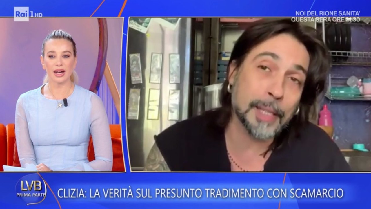 Clizia Incorvaia ancora contro Francesco Sarcina: "Mi ha tradita con mezza Italia" Clizia Incorvaia ancora contro Francesco Sarcina: "Mi ha tradita con mezza Italia"