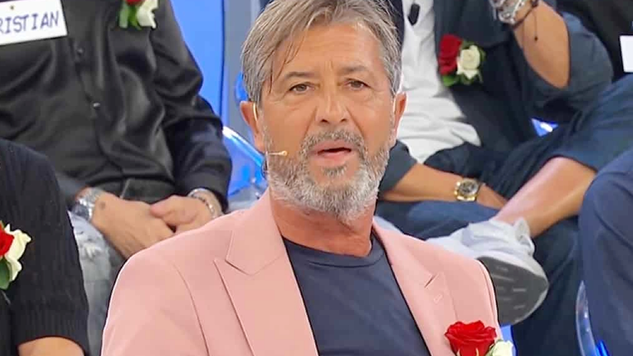 Uomini e Donne: Chi è Nicola? Età, Instagram, Sabrina Zago. Tutto sul cavaliere del Trono Over Uomini e Donne: Chi è Nicola? Età, Instagram, Sabrina Zago. Tutto sul cavaliere del Trono Over