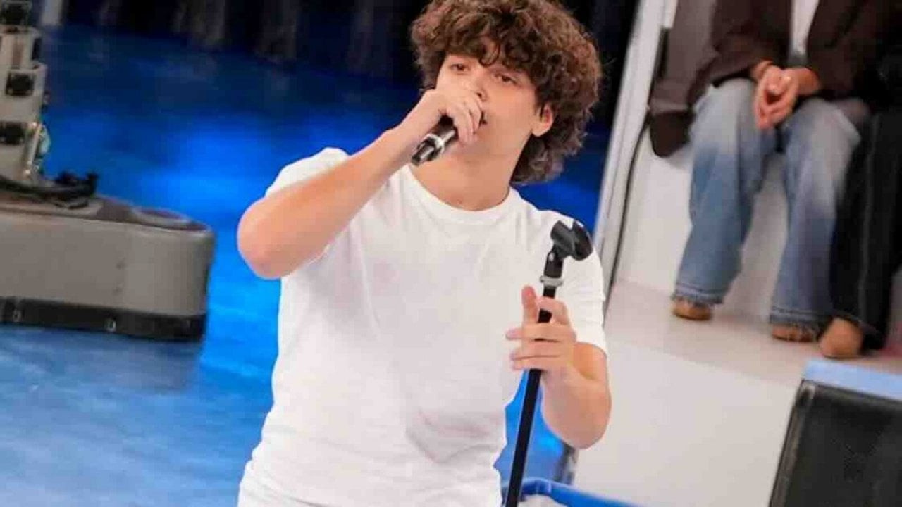 Amici 25, è nato il primo amore tra due allievi della scuola? Ecco di chi parliamo! Amici 25, è nato il primo amore tra due allievi della scuola? Ecco di chi parliamo!