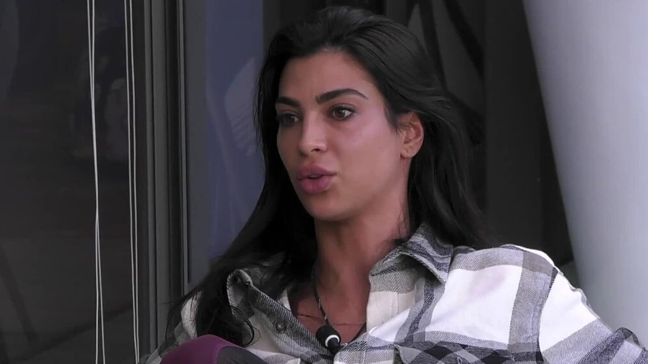 Grande Fratello, duro confronto tra Francesca Carrara e Rasha Younes: volano accuse tra le due concorrenti (VIDEO)