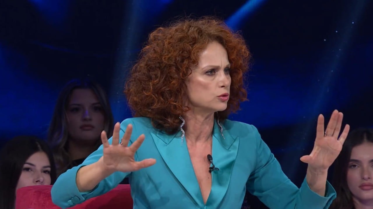 grande fratello beatrice luzzi come opinionista mi sentivo il terzo incomodo tra signorini e cesara buonamici da Comingsoon.it grande fratello beatrice luzzi come opinionista mi sentivo il terzo incomodo tra signorini e cesara buonamici