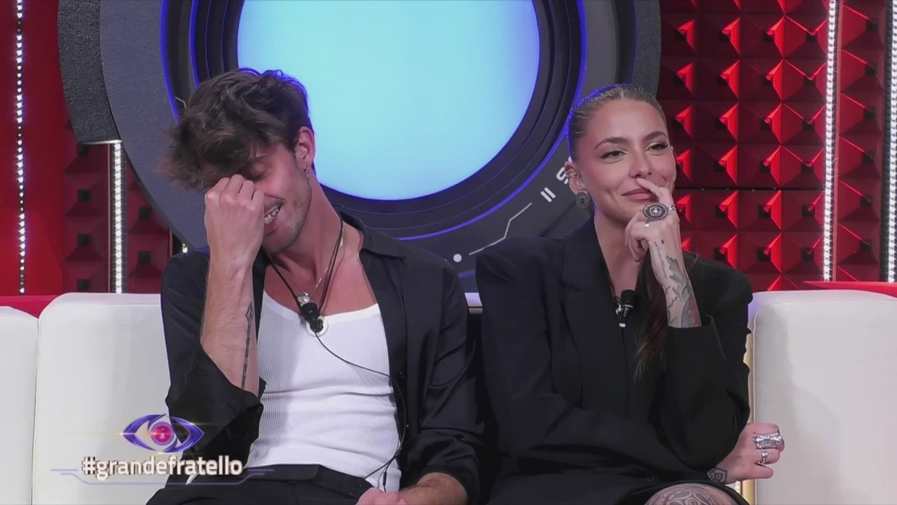 grande fratello scatta il bacio tra anita mazzotta e jonas pepe dopo l arrivo di un aereo dai fan jonita video da Comingsoon.it grande fratello scatta il bacio tra anita mazzotta e jonas pepe dopo l arrivo di un aereo dai fan jonita video