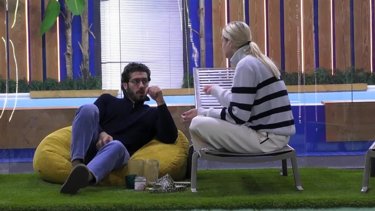 Grande Fratello, Giulia Soponariu a cuore aperto: "Sono molto insicura e fragile" (VIDEO)