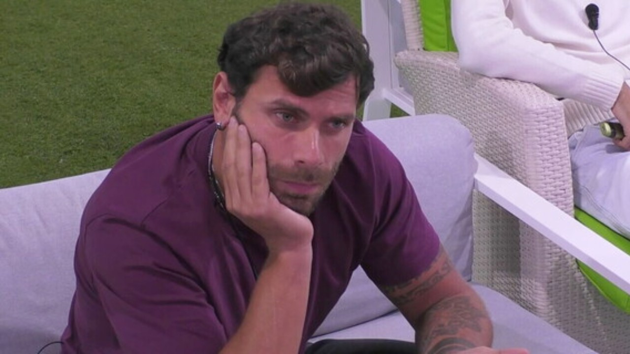 Grande Fratello, Ivana sbotta contro Domenico: "Mollami, con me è un gioco perso" (VIDEO) Grande Fratello, Ivana sbotta contro Domenico: "Mollami, con me è un gioco perso" (VIDEO)