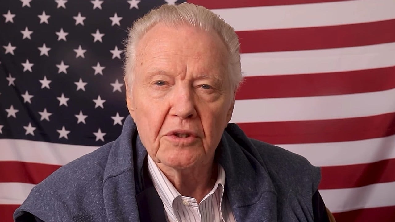 jon voight supplica il presidente donald trump di rimuovere zohran mamdani dall incarico di sindaco di new york da Comingsoon.it jon voight supplica il presidente donald trump di rimuovere zohran mamdani dall incarico di sindaco di new york