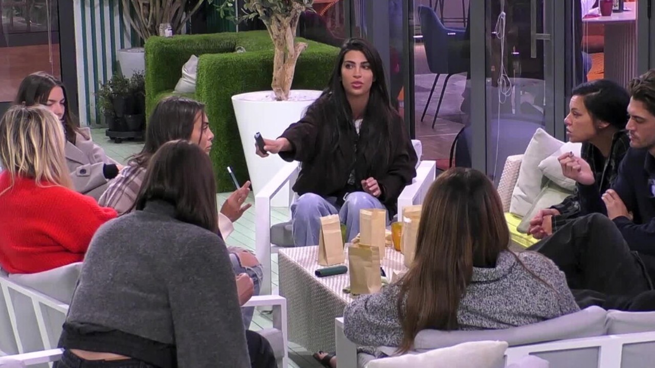 grande fratello francesca contro tutte se lo fate voi va bene se lo fanno gli altri no video da Comingsoon.it grande fratello francesca contro tutte se lo fate voi va bene se lo fanno gli altri no video