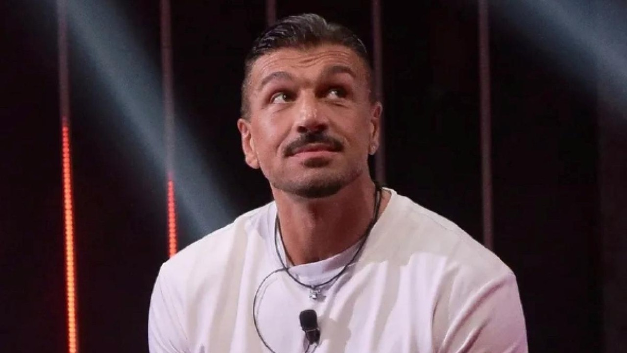 Grande Fratello, Matteo Azzali si sbilancia sulle coppie e svela: "Ecco cosa penso del legame tra Domenico e Benedetta" Grande Fratello, Matteo Azzali si sbilancia sulle coppie e svela: "Ecco cosa penso del legame tra Domenico e Benedetta"