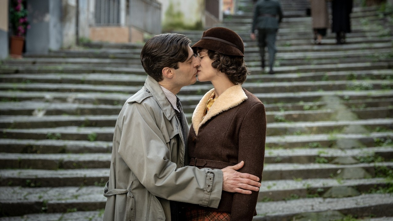 Il Commissario Ricciardi 3, stasera su Rai 1 la terza puntata: fiori d