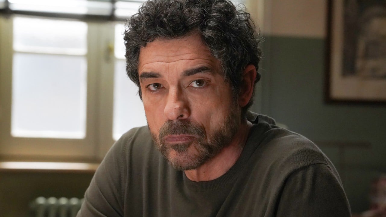 Un Professore 3: stasera su Rai 1 ricomincia la serie con Alessandro Gassmann professore di filosofia Un Professore 3: stasera su Rai 1 ricomincia la serie con Alessandro Gassmann professore di filosofia