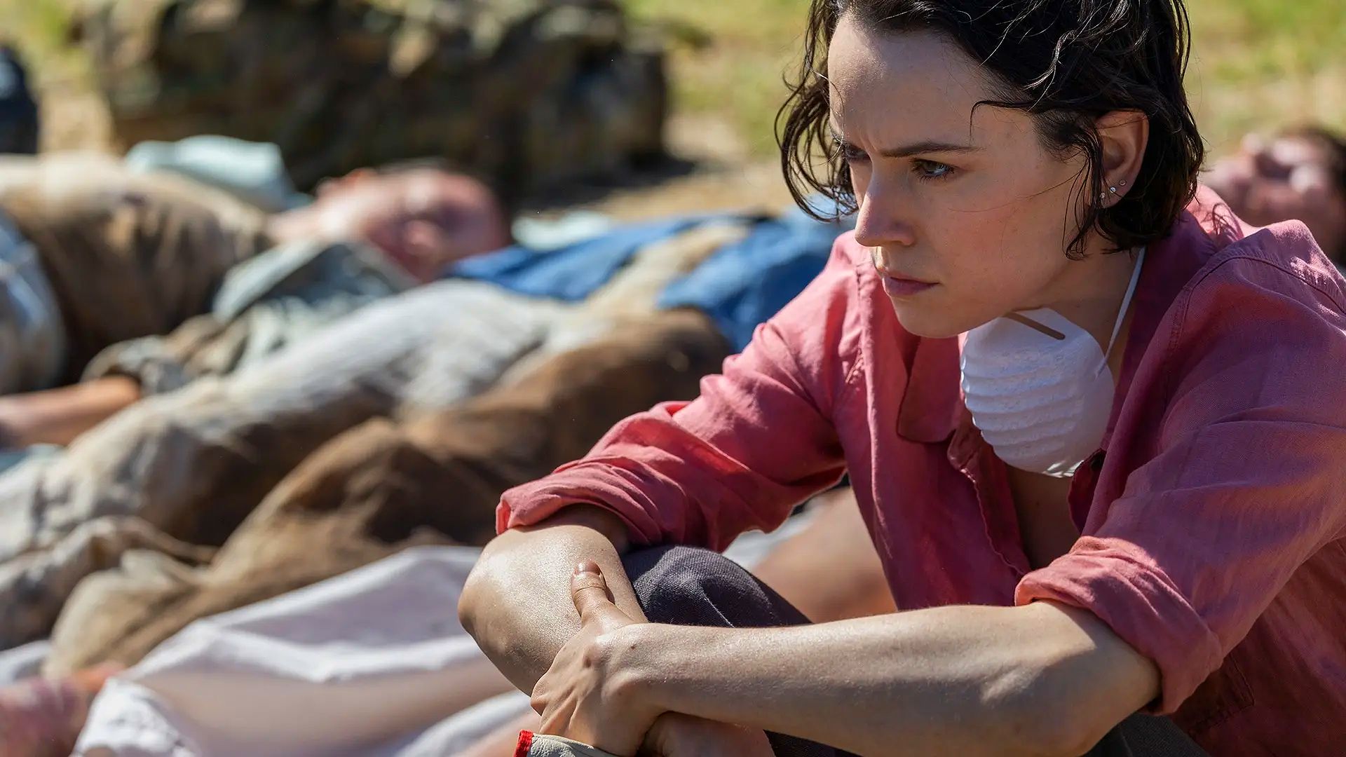 We Bury the Dead: ecco il trailer ufficiale dello zombie movie australiano con Daisy Ridley We Bury the Dead: ecco il trailer ufficiale dello zombie movie australiano con Daisy Ridley