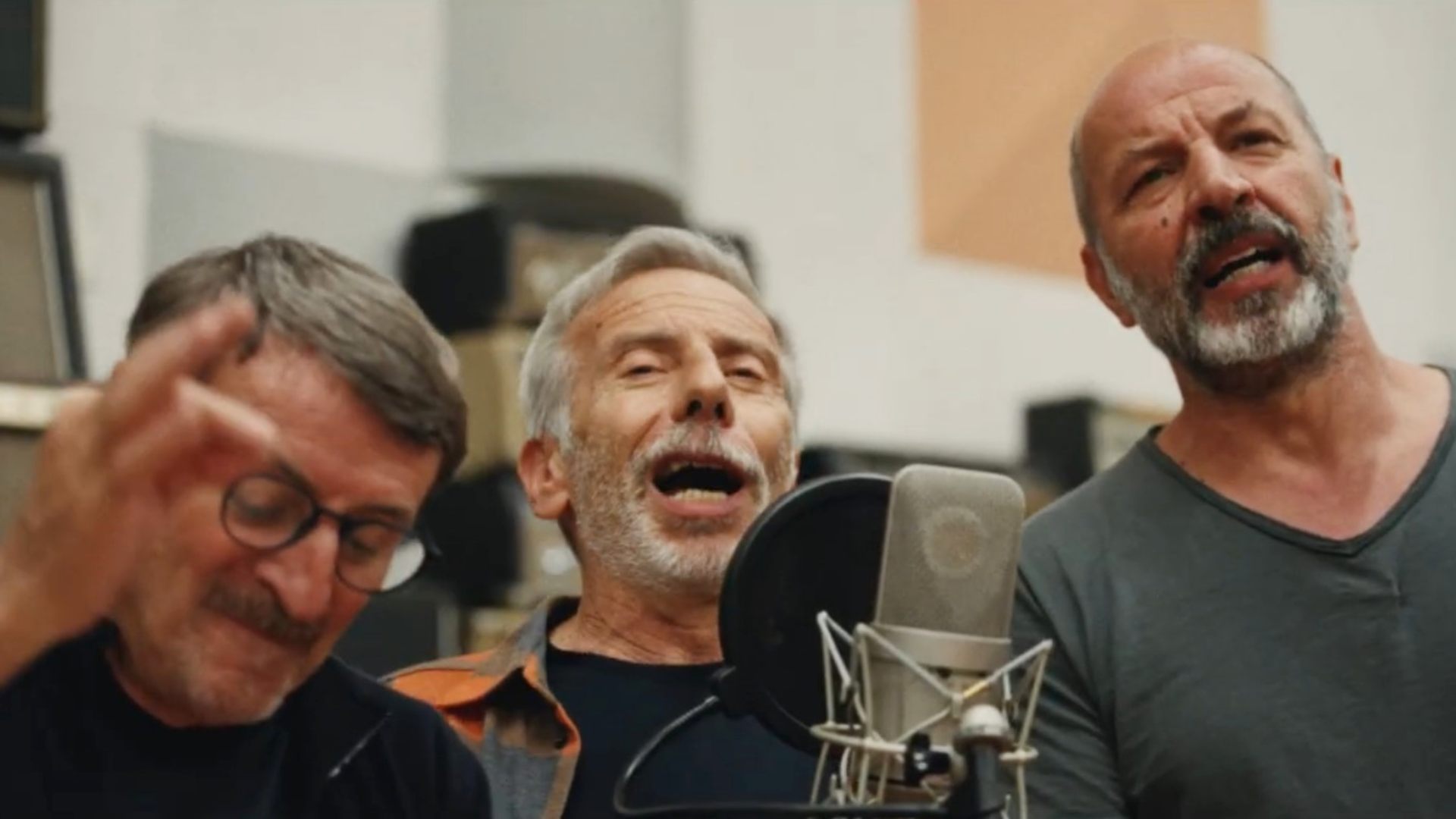 attitudini nessuna aldo giovanni e giacomo insieme ai fratelli trabace cantano per un basin di enzo jannacci