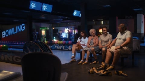 Buon viaggio, Marie: la recensione del film sul suicidio assistito con una magnifica Hélène Vincent