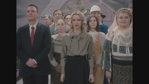 L'anno nuovo che non arriva, la recensione del film