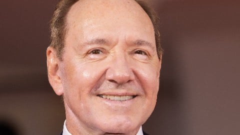 Kevin Spacey: "Non sono un senza tetto", e in video spiega cosa non si farebbe per un pugno di click