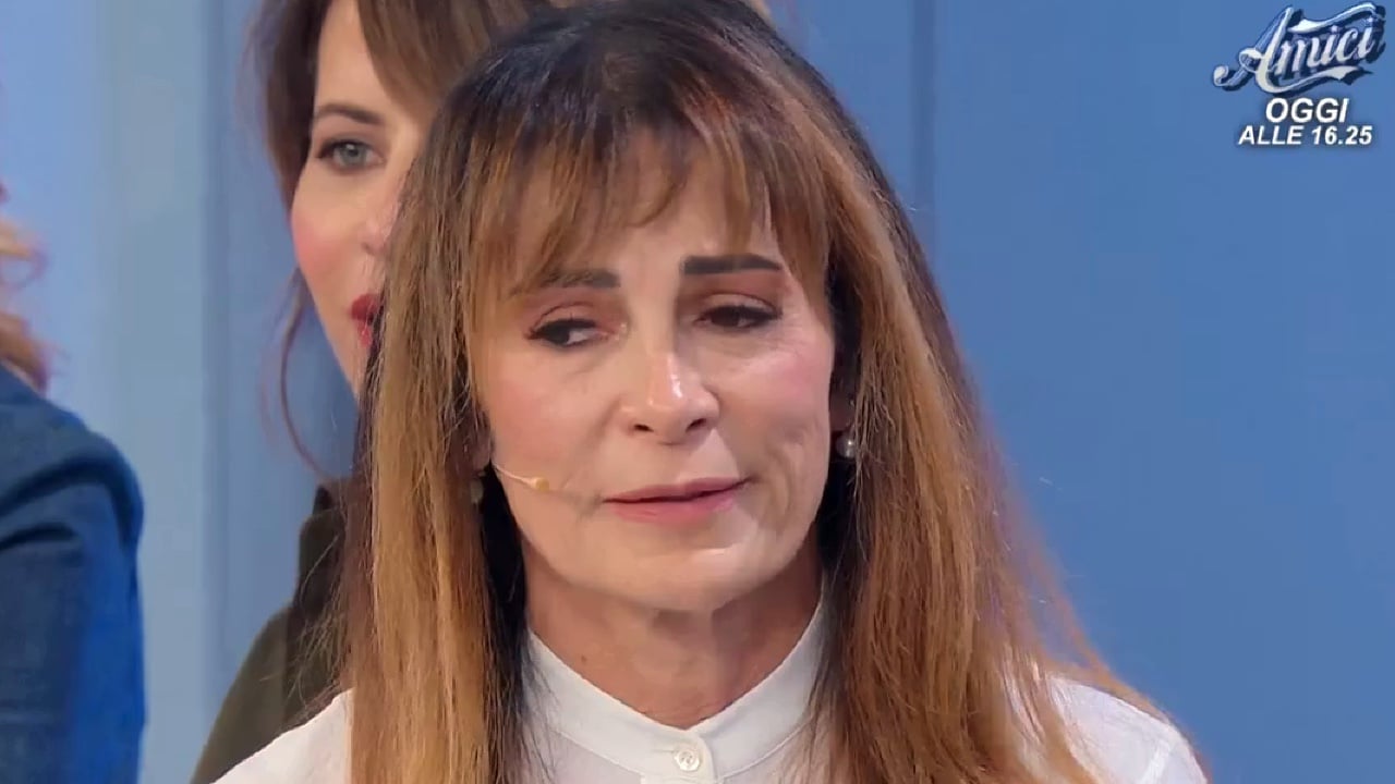 Uomini e Donne Anticipazioni registrazioni: Marina lascia lo studio in lacrime, bacio passionale per Gemma Galgani Uomini e Donne Anticipazioni registrazioni: Marina lascia lo studio in lacrime, bacio passionale per Gemma Galgani